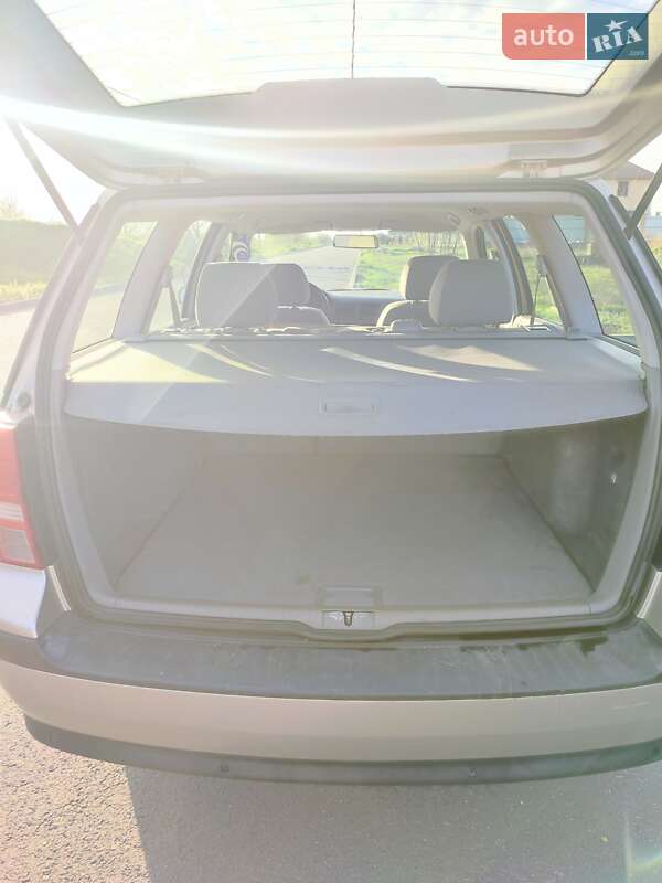 Універсал Volkswagen Golf 2004 в Запоріжжі