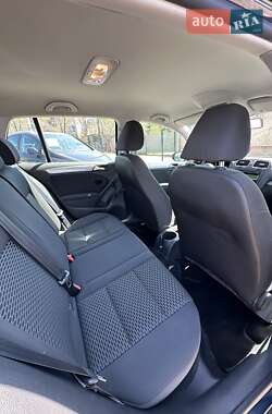 Хэтчбек Volkswagen Golf 2010 в 