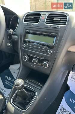 Хэтчбек Volkswagen Golf 2010 в 
