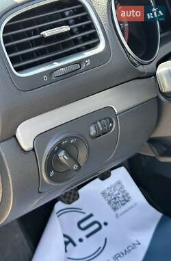 Хэтчбек Volkswagen Golf 2010 в 