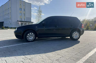 Хэтчбек Volkswagen Golf 2002 в 