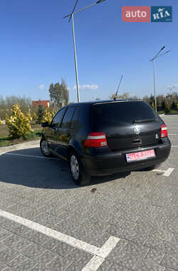 Хэтчбек Volkswagen Golf 2002 в 