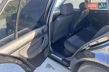 Хэтчбек Volkswagen Golf 2002 в 