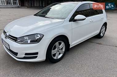 Хетчбек Volkswagen Golf 2017 в Києві