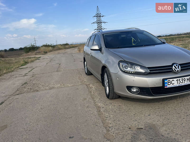 Универсал Volkswagen Golf 2012 в Староказачьем