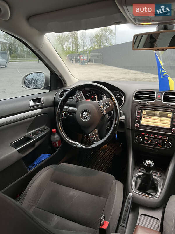 Универсал Volkswagen Golf 2012 в Староказачьем