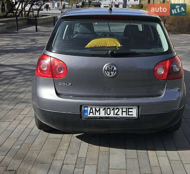 Хэтчбек Volkswagen Golf 2008 в Житомире