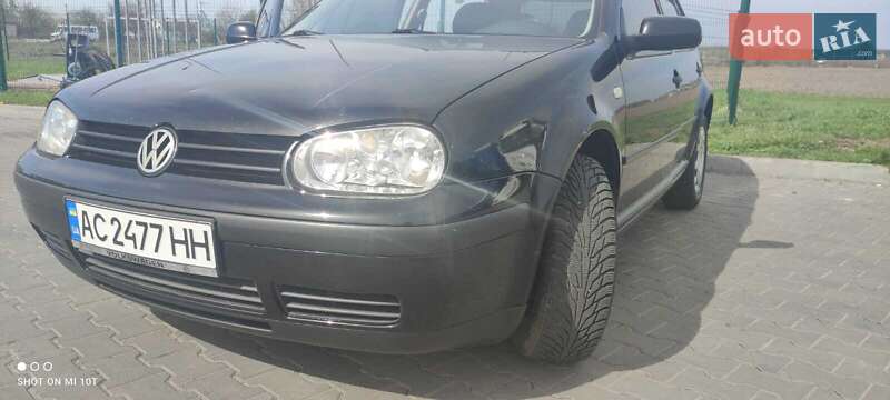 Хетчбек Volkswagen Golf 2002 в 