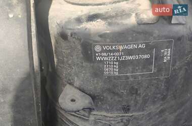 Хетчбек Volkswagen Golf 2002 в 
