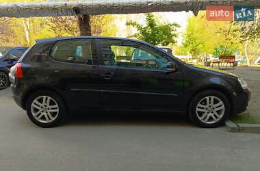 Хэтчбек Volkswagen Golf 2006 в 