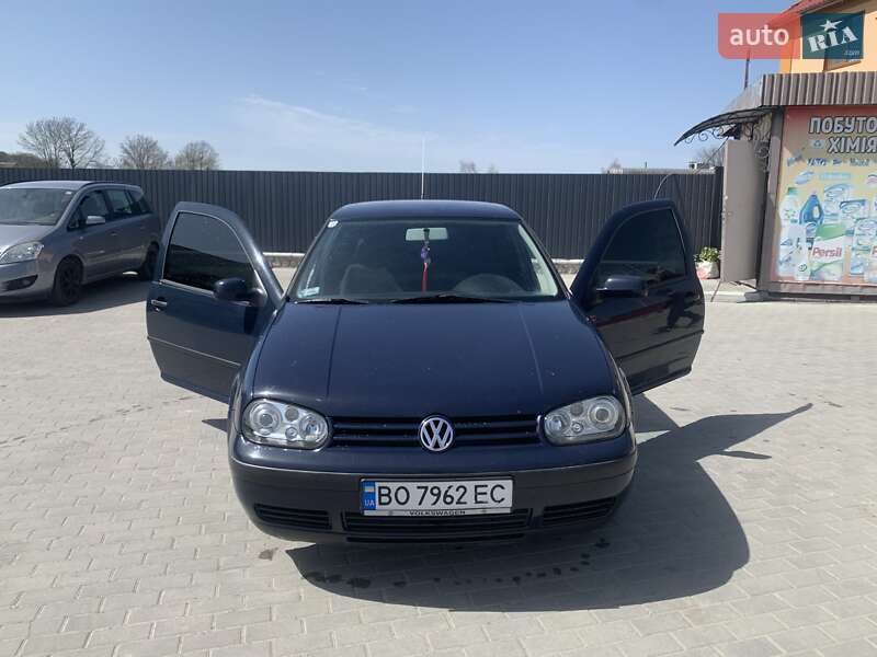 Хэтчбек Volkswagen Golf 2000 в Почаеве