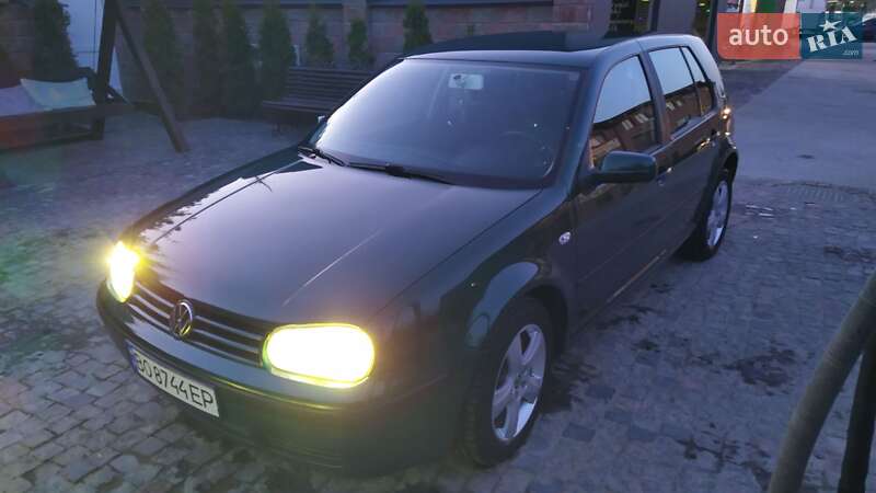 Хетчбек Volkswagen Golf 2002 в Ланівці
