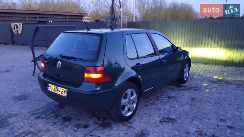 Хетчбек Volkswagen Golf 2002 в Ланівці