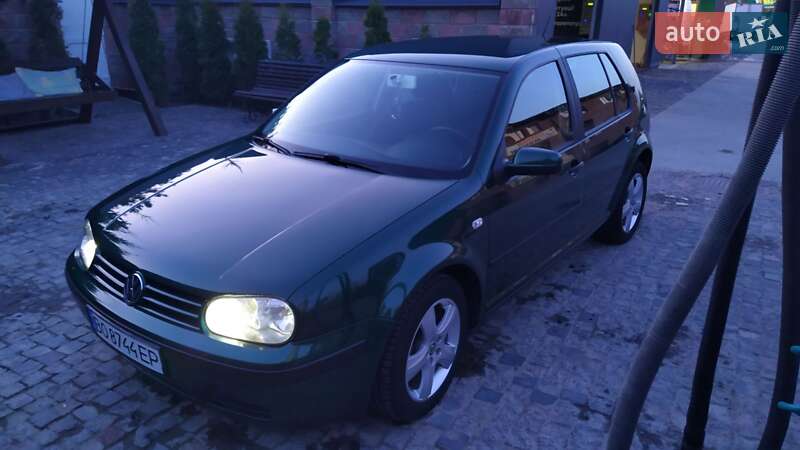 Хетчбек Volkswagen Golf 2002 в Ланівці