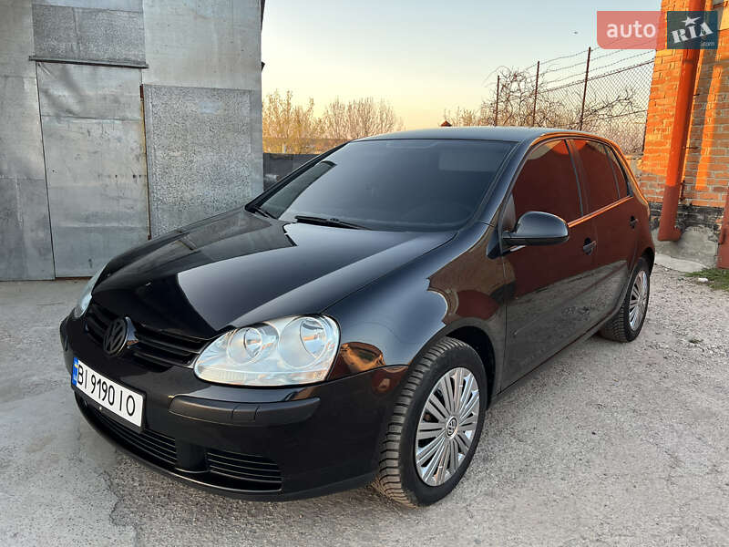Хэтчбек Volkswagen Golf 2004 в 