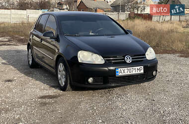 Хэтчбек Volkswagen Golf 2005 в 