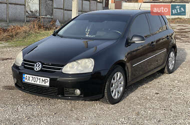 Хэтчбек Volkswagen Golf 2005 в 