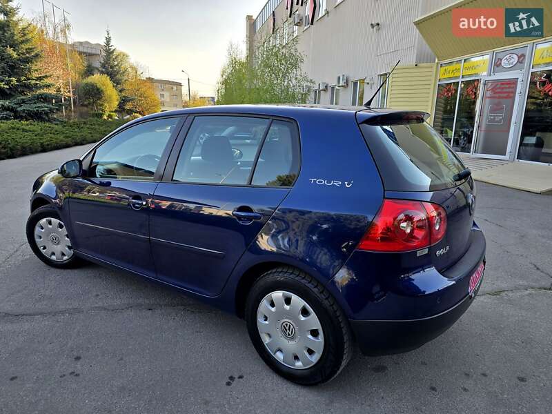Хэтчбек Volkswagen Golf 2008 в Полтаве
