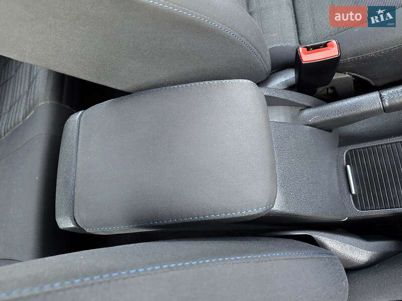 Хэтчбек Volkswagen Golf 2008 в Полтаве