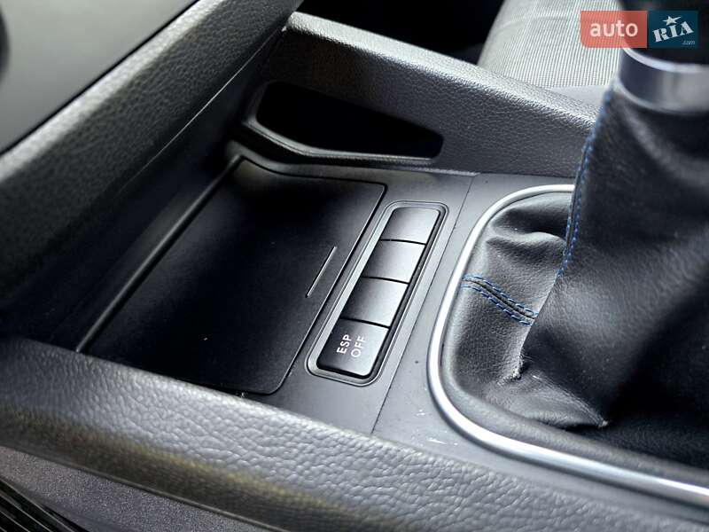 Хэтчбек Volkswagen Golf 2008 в Полтаве