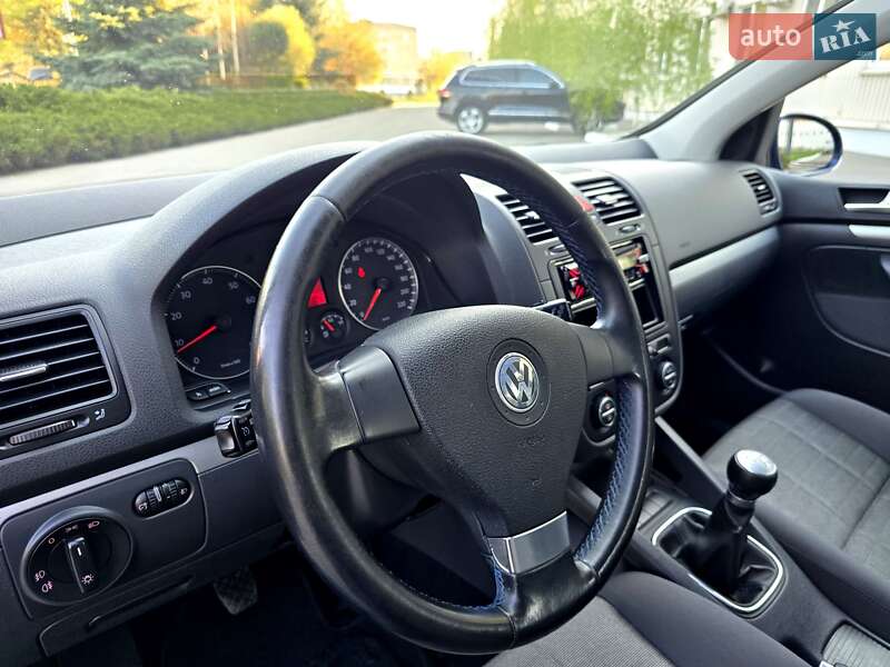 Хэтчбек Volkswagen Golf 2008 в Полтаве