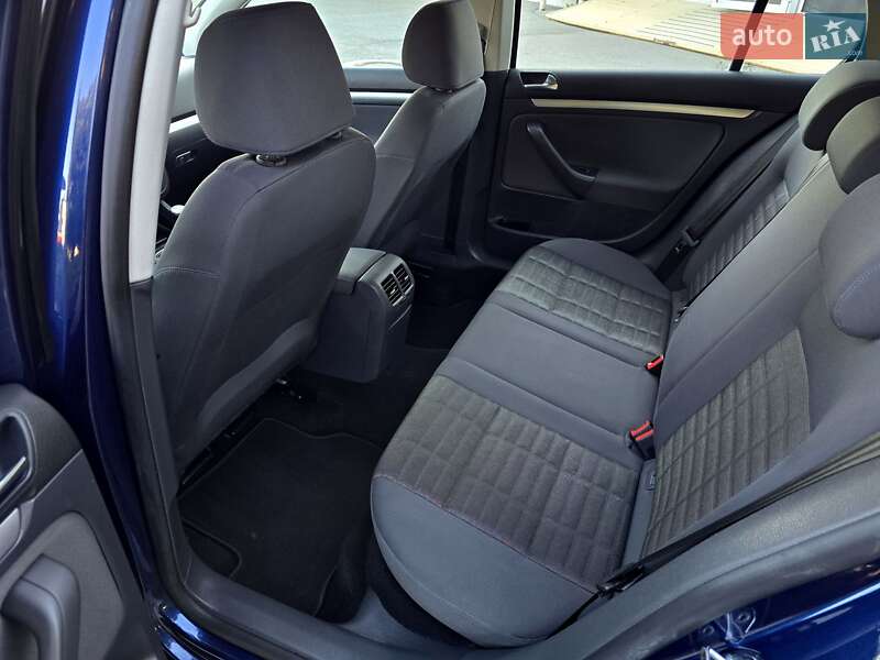 Хэтчбек Volkswagen Golf 2008 в Полтаве