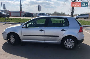 Хэтчбек Volkswagen Golf 2005 в 