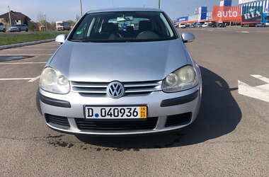 Хэтчбек Volkswagen Golf 2005 в 