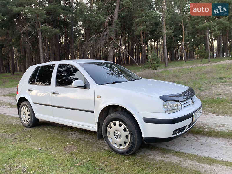 Хэтчбек Volkswagen Golf 1999 в 