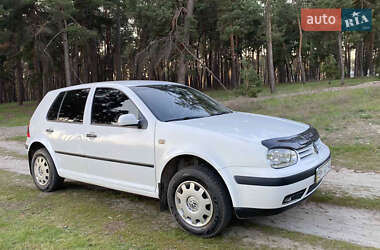 Хэтчбек Volkswagen Golf 1999 в 