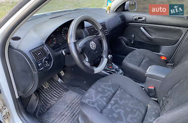 Хэтчбек Volkswagen Golf 1999 в 