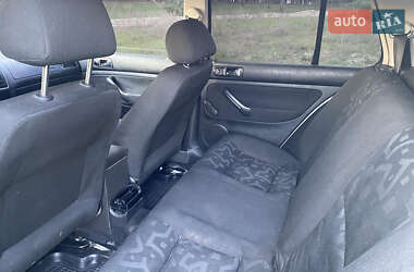 Хэтчбек Volkswagen Golf 1999 в 