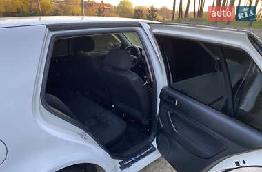 Хэтчбек Volkswagen Golf 1999 в 