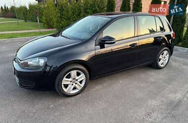 Хетчбек Volkswagen Golf 2009 в 