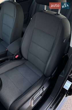 Хетчбек Volkswagen Golf 2009 в 