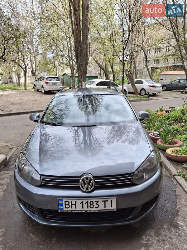 Универсал Volkswagen Golf 2010 в 
