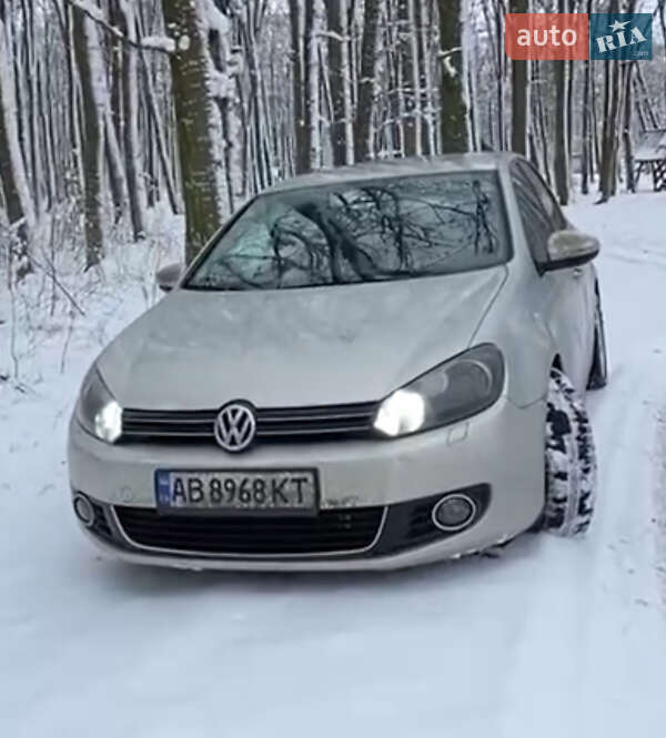Хэтчбек Volkswagen Golf 2012 в 