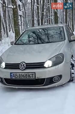 Хэтчбек Volkswagen Golf 2012 в 