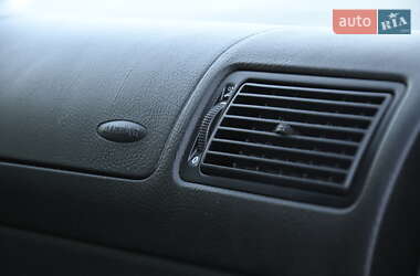 Хэтчбек Volkswagen Golf 2003 в 