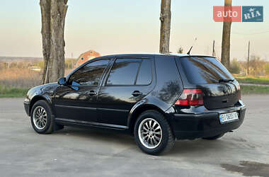 Хетчбек Volkswagen Golf 2001 в 