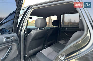 Хетчбек Volkswagen Golf 2001 в 