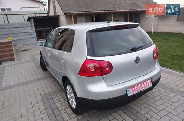 Хетчбек Volkswagen Golf 2007 в 