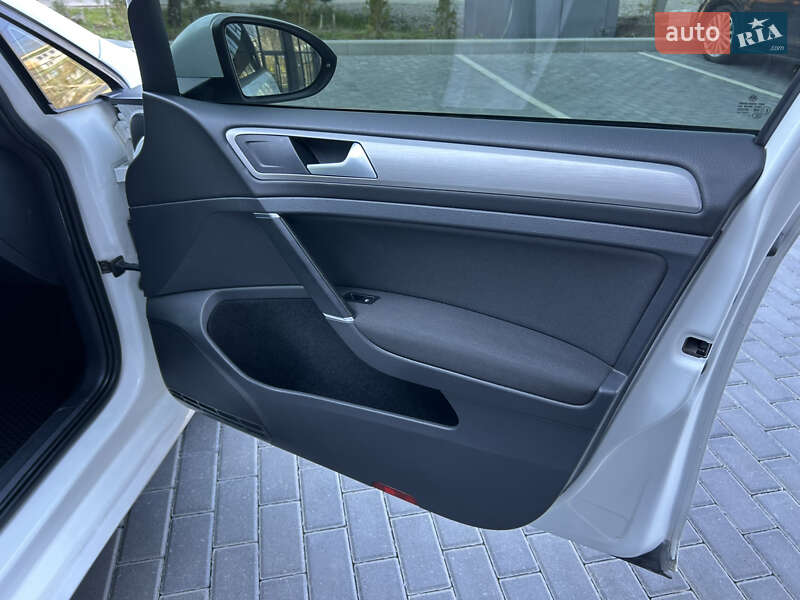 Хетчбек Volkswagen Golf 2016 в Полтаві