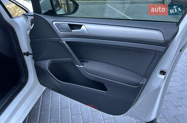 Хэтчбек Volkswagen Golf 2016 в 