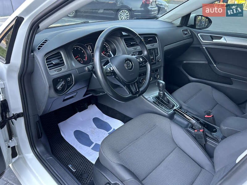 Хетчбек Volkswagen Golf 2016 в Полтаві