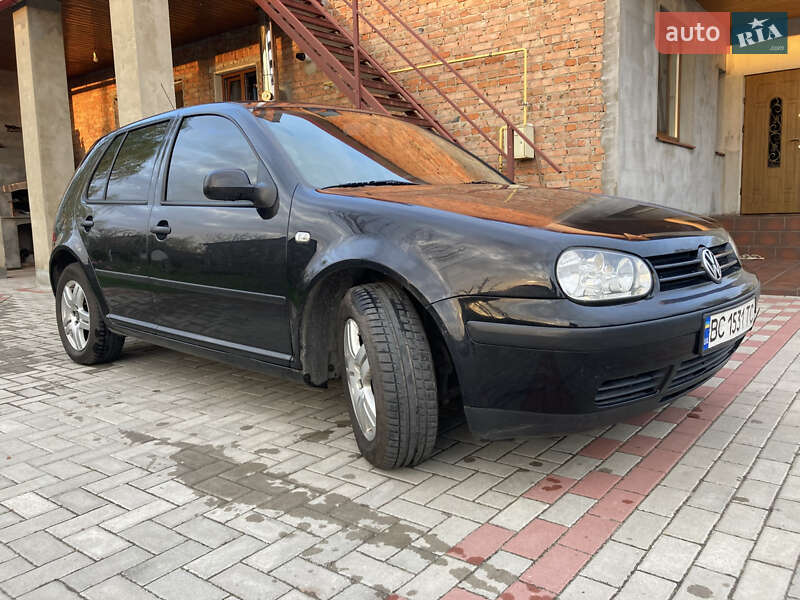 Хетчбек Volkswagen Golf 2001 в Львові
