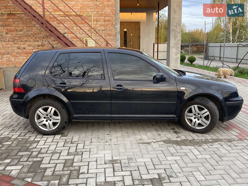 Хетчбек Volkswagen Golf 2001 в Львові