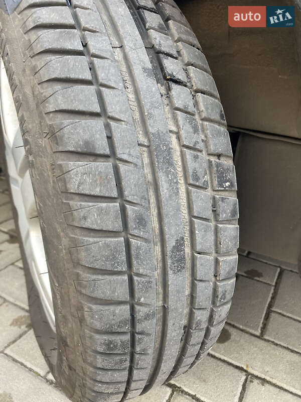 Хетчбек Volkswagen Golf 2001 в Львові