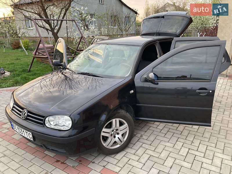 Хетчбек Volkswagen Golf 2001 в Львові