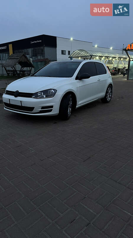 Хэтчбек Volkswagen Golf 2015 в Полтаве